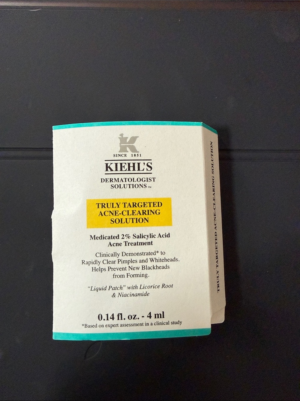 Kiehl's Truly Targeted Acne-Clearing Solution - White/Teal/Yellow